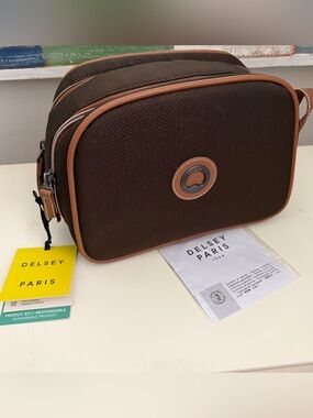 DELSEY PARIS CHATELET AIR 2.0
TOILETRY BAG